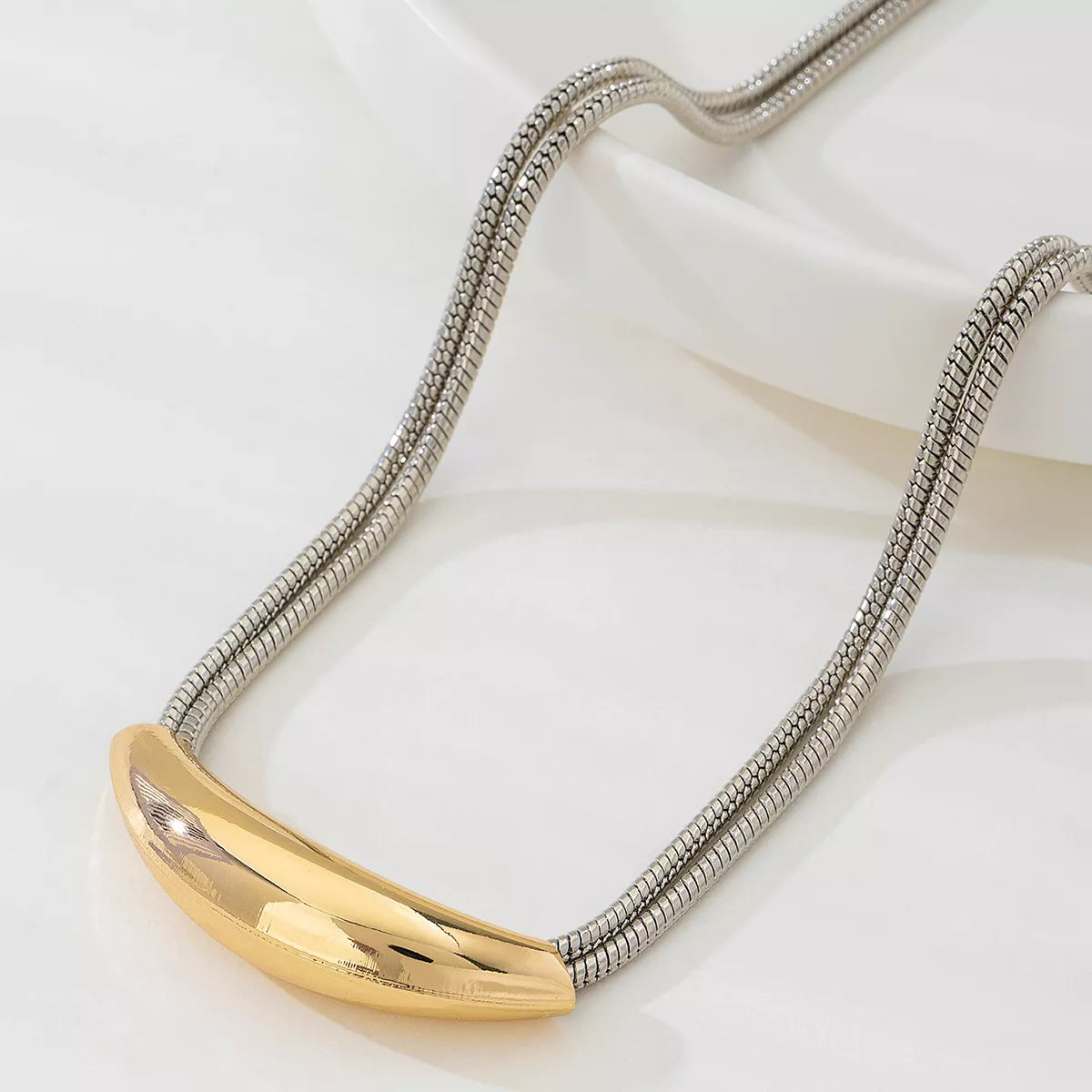 Two-Tone Alloy Curved : Pendant Snake Necklace